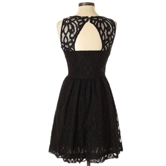 NWT Lauren Conrad Black Lace Fit & Flare Dress Size 4 - Picture 2 of 15